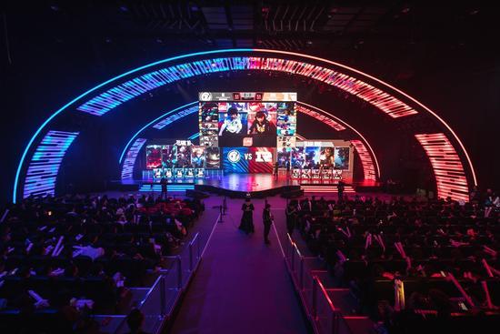 但他们在比 但他们在比