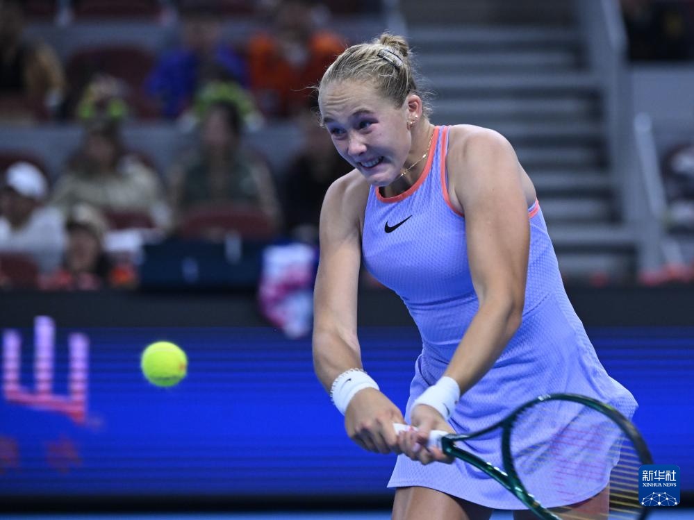 他的团队深 他的团队深